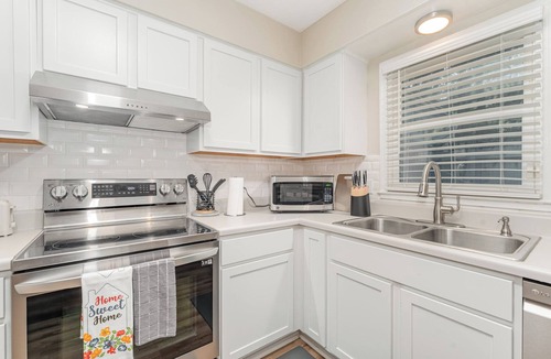 Greensboro Condo | Airport 10 min A&T University-Downtown 13 min Coliseum 17 min