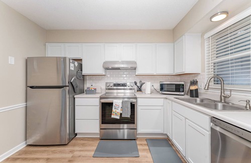 Greensboro Condo | Airport 10 min A&T University-Downtown 13 min Coliseum 17 min