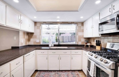 North Central Thousand Oaks House | Airport 10mins Pool Ping-Pong King Beds