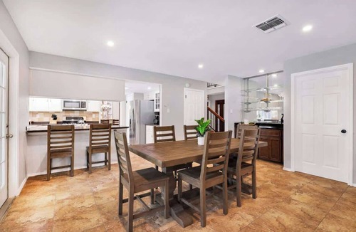 North Central Thousand Oaks House | Airport 10mins Pool Ping-Pong King Beds