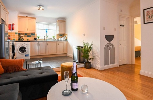 Stansted Apartment | Airport Snug -2BR -WiFi -Parking