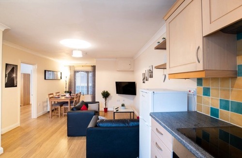 Stansted Apartment | Airport Snug -2BR -WiFi -Parking