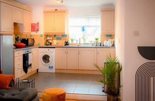 Stansted Apartment | Airport Snug -2BR -WiFi -Parking