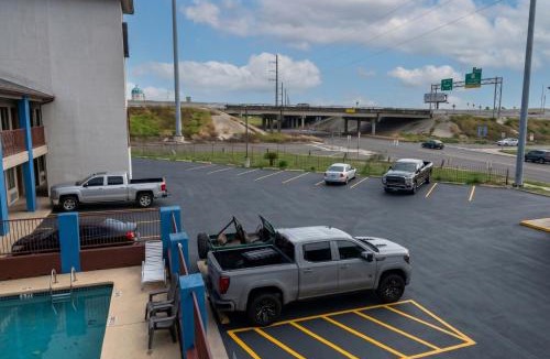 Central City Hotel | Airport Inn & Suites South Padre Island I 37