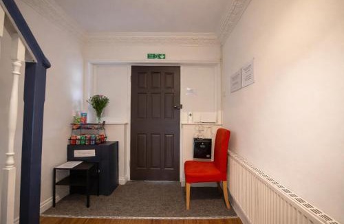 Bloxwich House | Airport Lodge