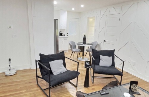 College Park House | AIRPORT LOUNGE INN