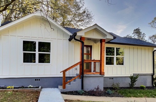 College Park House | AIRPORT LOUNGE INN