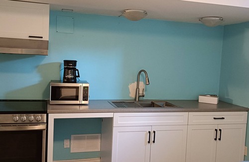 Moncton House | Airport Oasis: Cozy Retreat & Amenities