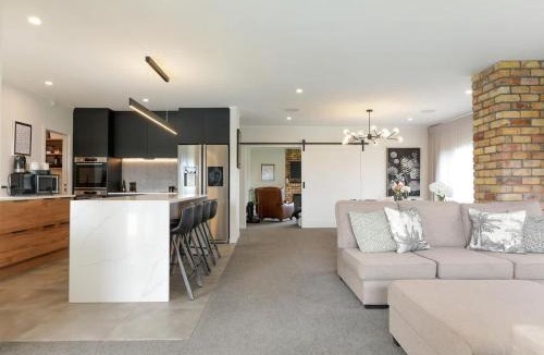 Rotorua House | Airport Oasis