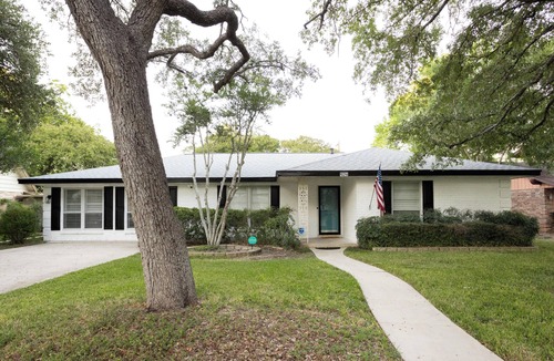 North San Antonio - SAT House | Airport Paradise-Pool-Game Roomnn