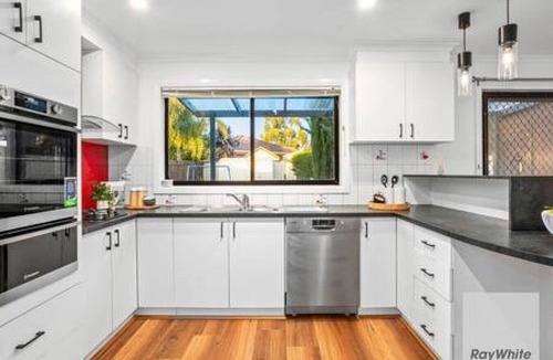 Keilor Downs House | Airport Proximity 5BR Haven