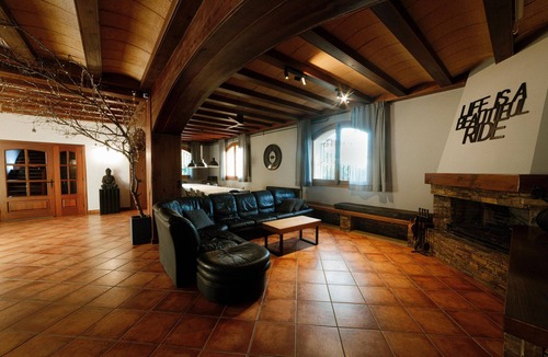Sant Boi de Llobregat Cabin | Airport Suite 2 (private bathroom) 8 minutes drive from the airport