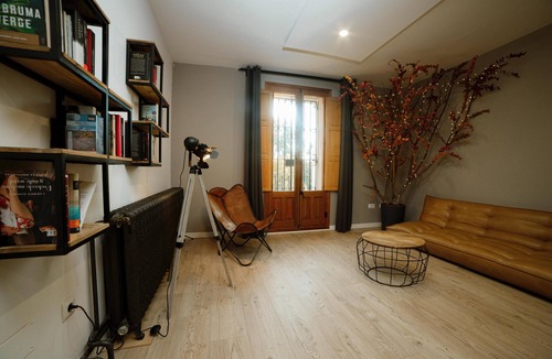 Sant Boi de Llobregat Cabin | Airport Suite 2 (private bathroom) 8 minutes drive from the airport