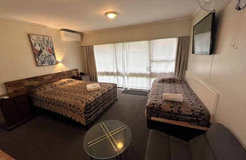 Mangere Cabin | Airport Westney Lodge