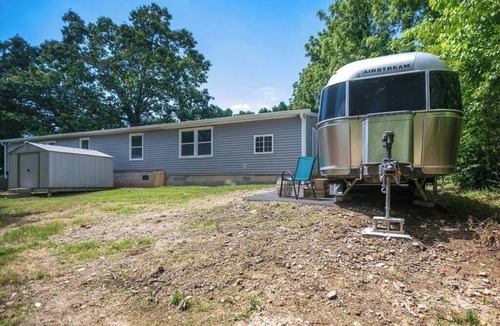 Franklin House | Airstream Camping Getaway in Liepers Fork