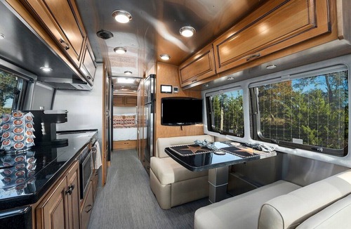 Fredericksburg House | Airstream Getaway - Hot Tub & Fire Pit