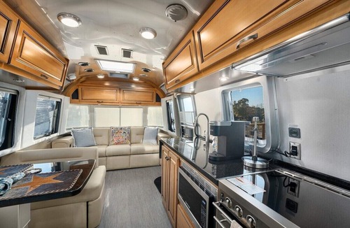 Fredericksburg House | Airstream Getaway - Hot Tub & Fire Pit