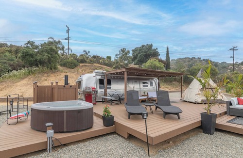 Valley Center House | AIRSTREAM GLAMPING! Jacuzzi, BBQ & Chill!