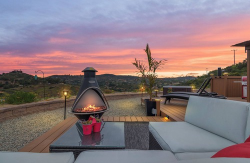 Valley Center House | AIRSTREAM GLAMPING! Jacuzzi, BBQ & Chill!
