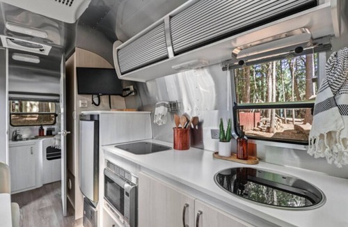 Dunsmuir Apartment | Airstream - (Juniper)