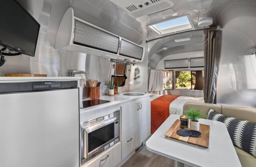 Dunsmuir Apartment | Airstream - (Juniper)