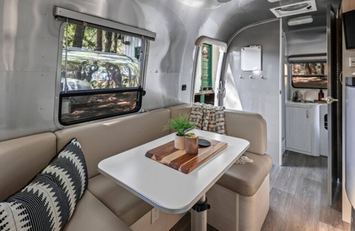 Dunsmuir Apartment | Airstream - (Juniper)