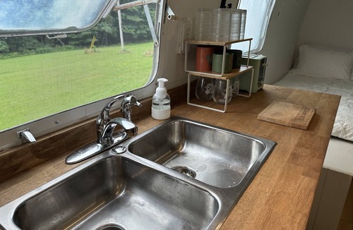 Hartwick House | Airstream on Turkey Hill *1* - Glamping in Ctown