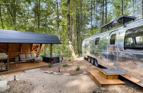 Pisgah Forest House | Airstream w Bathtub, River, & Hot Tub