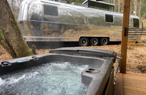 Pisgah Forest House | Airstream w Bathtub, River, & Hot Tub