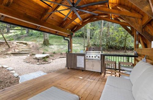Pisgah Forest House | Airstream w Bathtub, River, & Hot Tub