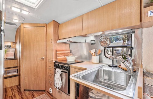 Dunsmuir Apartment | Airstream - (White Oak)