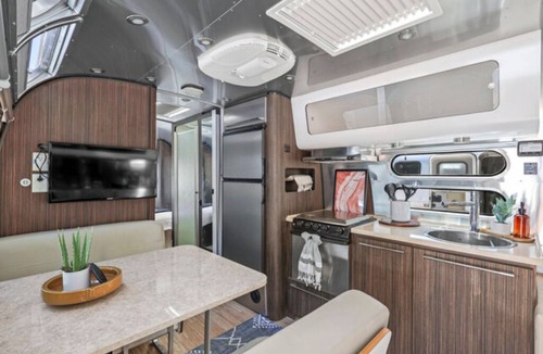 Dunsmuir Apartment | Airstream - (Willow)