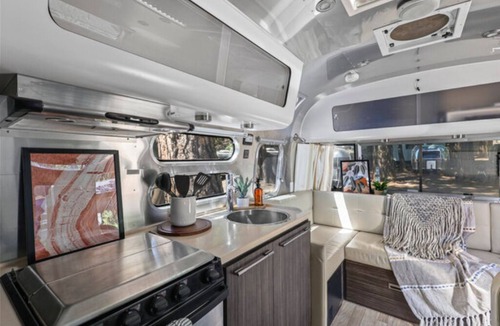 Dunsmuir Apartment | Airstream - (Willow)