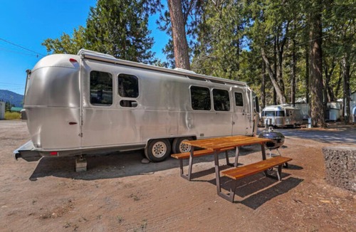Dunsmuir Apartment | Airstream - (Willow)