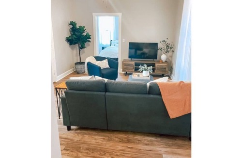 CUF Apartment | Airy Apartment in Clifton/OTR