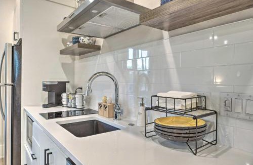 Downtown Apartment | Airy Bentonville Studio < 1 Mile to City Square!