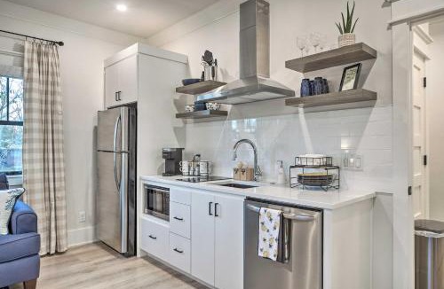 Downtown Apartment | Airy Bentonville Studio < 1 Mile to City Square!