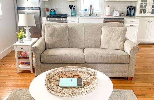 Provincetown House | Airy & Bright home: Cozy retreat for all seasons in provincetown