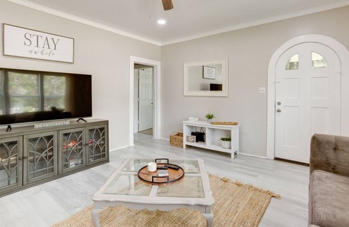 Downtown Cottage | Airy Bryan Vacation Rental ~ 5 Mi to Texas A&M