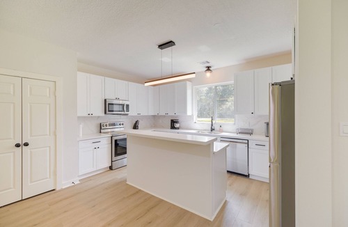 Hull House | Airy Dayton Vacation Home w/Deck + Private Yard!