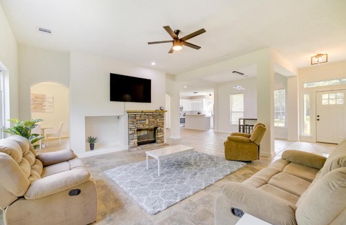Hull House | Airy Dayton Vacation Home w/Deck + Private Yard!