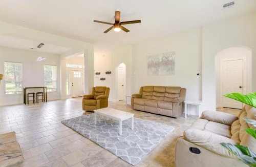 Hull House | Airy Dayton Vacation Home w/Deck + Private Yard!