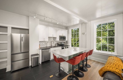 Pendleton Apartment | Airy, Elegant 1bd Apartment, Steps from Everything