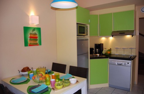 Saint-Cyprien Plage Apartment | Airy Getaway by the Sea