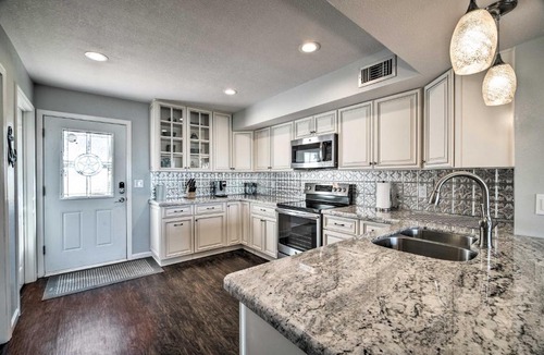 West Livingston House | Airy Lake Livingston Townhome with Shared Pool!