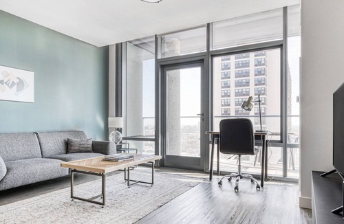 Lake View East Apartment | Airy Lakeview Studio, walk to Lakefront & Lincoln Park, by Blueground