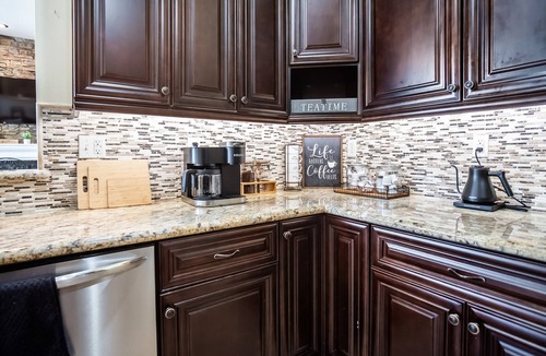 Shenandoah House | Airy Luxe+Sleeps 11+Pool+Game Room+Pool Table