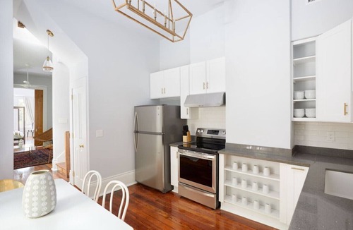 Uptown Historic District Apartment | Airy Magazine St Apt, Walk to Shops & Restaurants