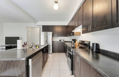 Pickering House | Airy Nest - 4 Beds, 2.5 Baths, 2 park