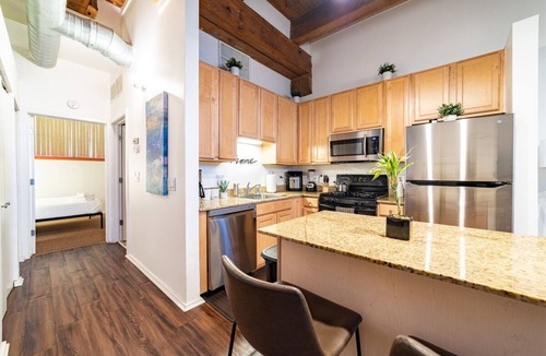 Pilsen Apartment | Airy & Spacious Loft - 1BR Perfect For Long-Term Stays